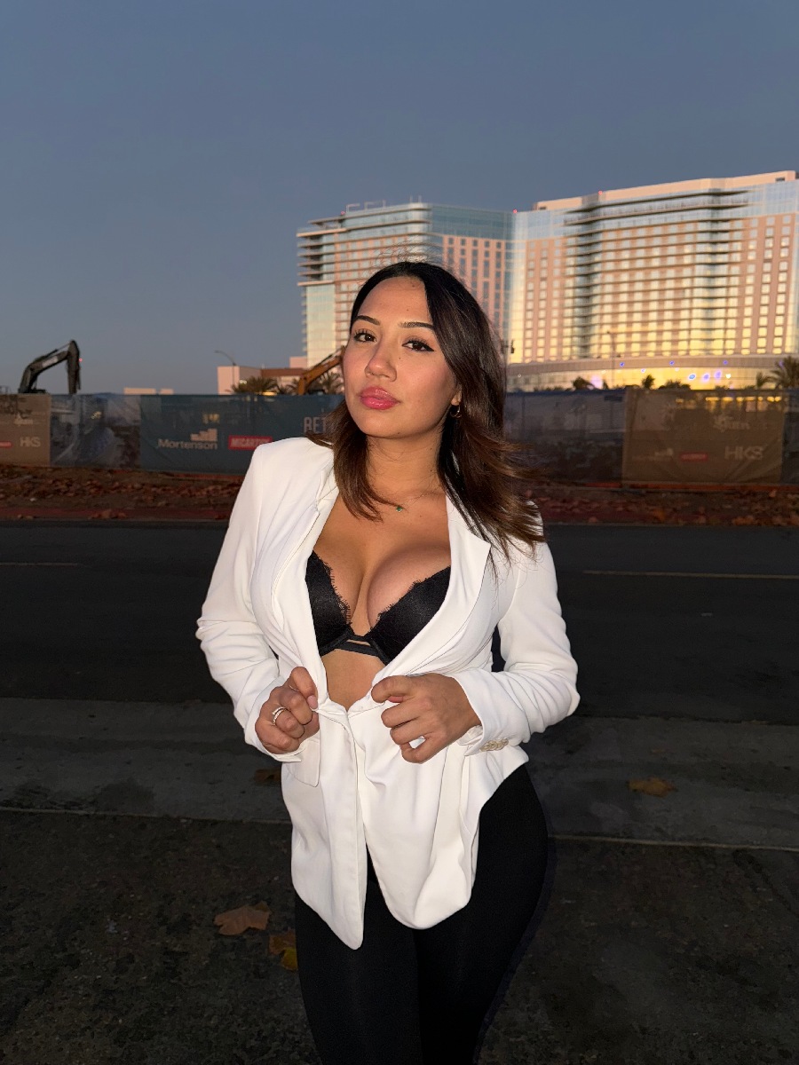 Take a pause and enjoy Ali Cruz — streaming from Yancheng