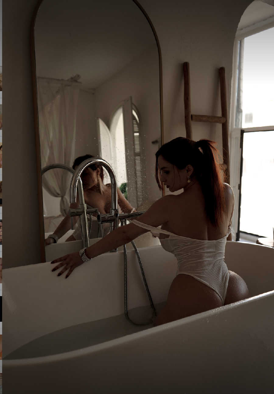 A playful frame from Miranda Faith nude — online in Yancheng