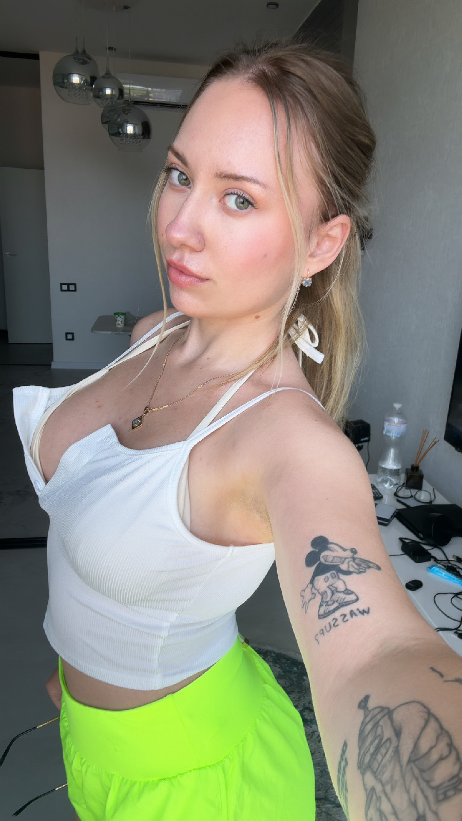 KateV in her underwear in Yancheng