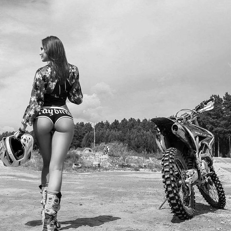 Beautiful girls and motorcycles in Yancheng