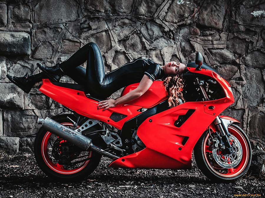 Beautiful girl Beautiful girls and motorcycles in Yancheng