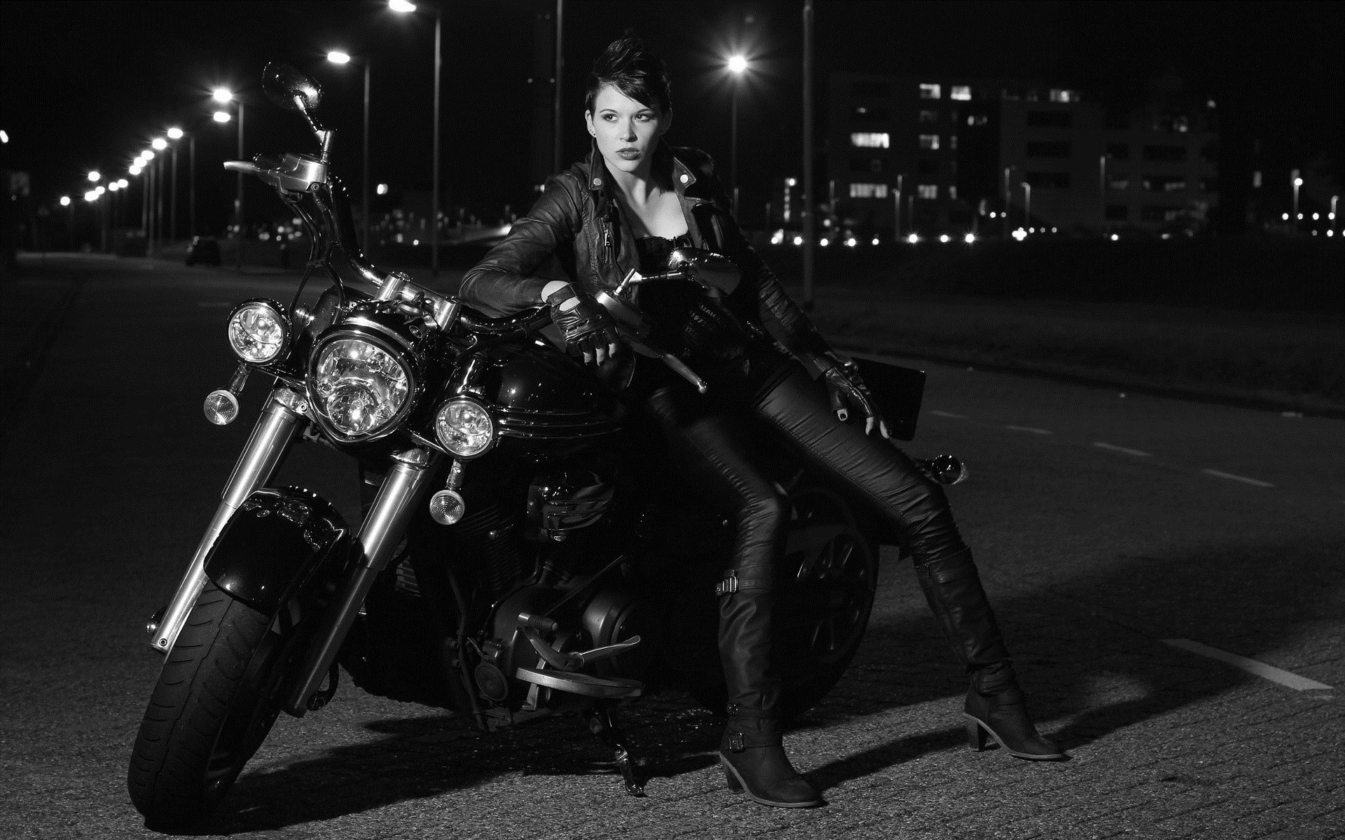 Photo Beautiful girls and motorcycles in Yancheng