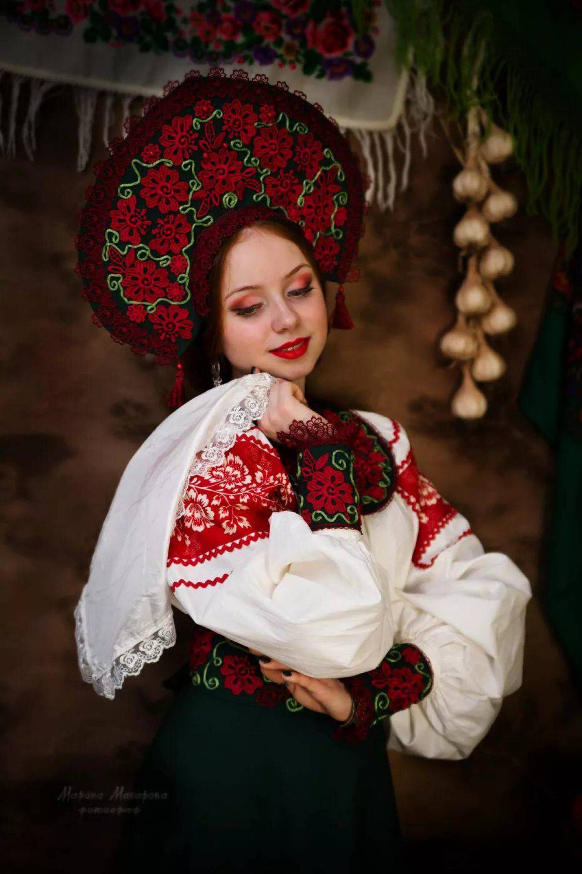 Women in Slavic costumes underwear in Yancheng