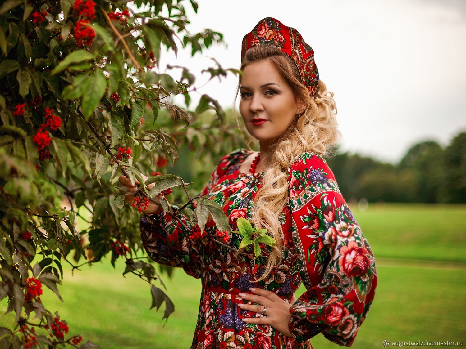 Women in Slavic costumes in Yancheng