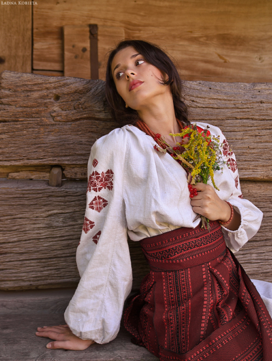 Girls in Slavic costumes in Yancheng