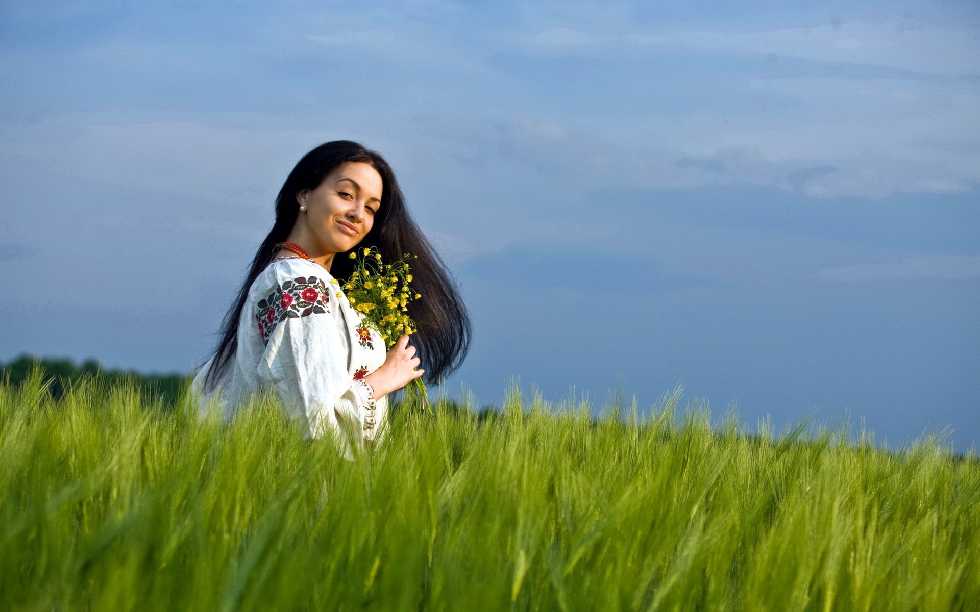 Girls in Slavic costumes in Yancheng